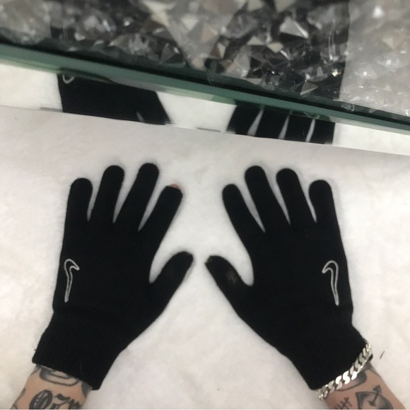 Nike Other - Nike Touchscreen gloves S/M